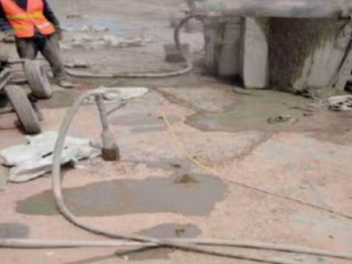 湘乡水泥混凝土路面板底注浆技术 路面脱空注浆整治方案